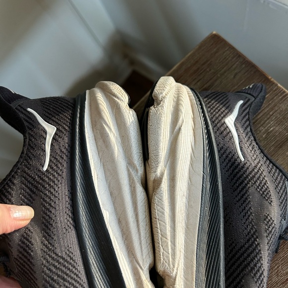 Hoka Clifton 9 Black White Athletic Running Shoes Sneakers Women’s Size 8.5 - Picture 6 of 14